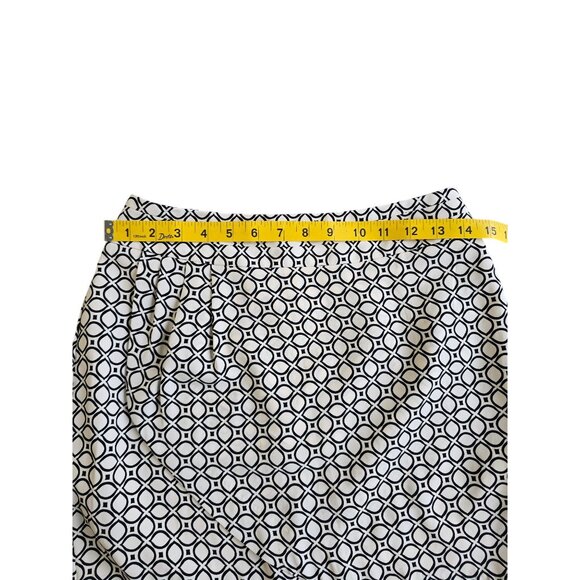 Banana Republic Black & White Geometric Print Skirt Size 2 Womens - Picture 4 of 5